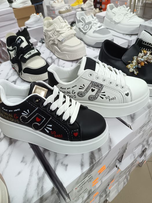 Дамски маратонки на едро