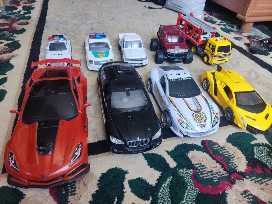 Машинки большие. Цена за всё.