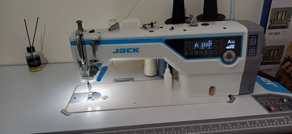 Jack tikuv mashinasi