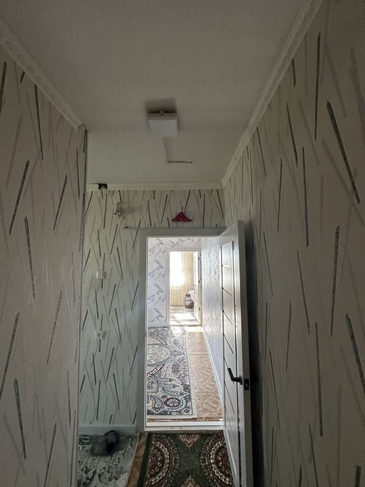 Dom satiladi 1 mikrayon 15/43 barliq qolayliqlarga iye remontlangan