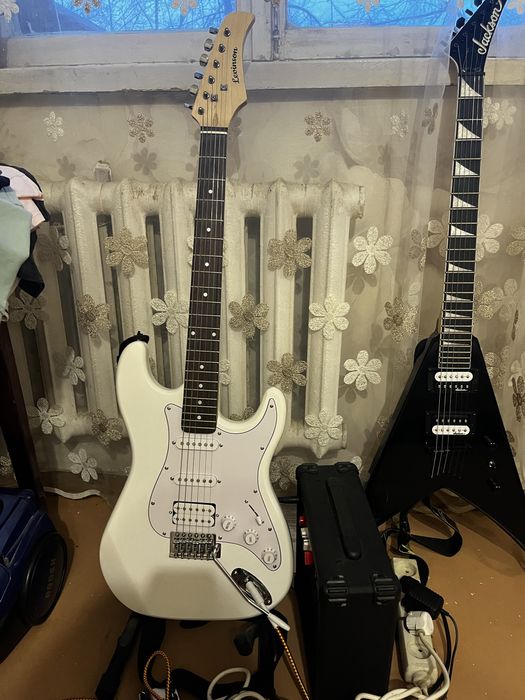 Стратокасткрная гитара и комбик