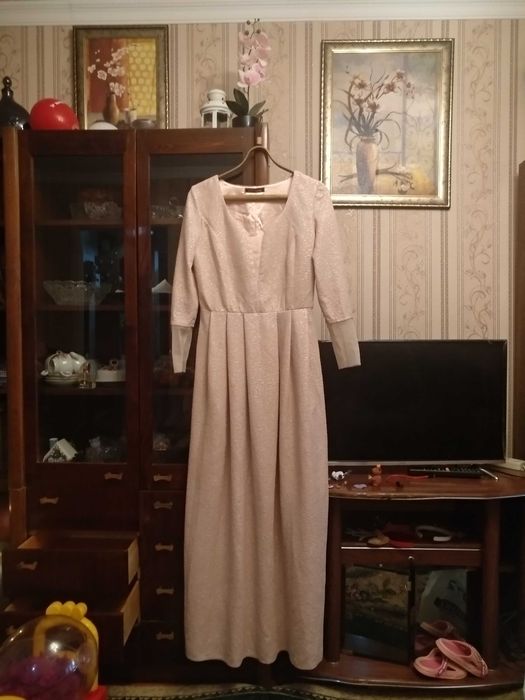 Платье нежно розовое