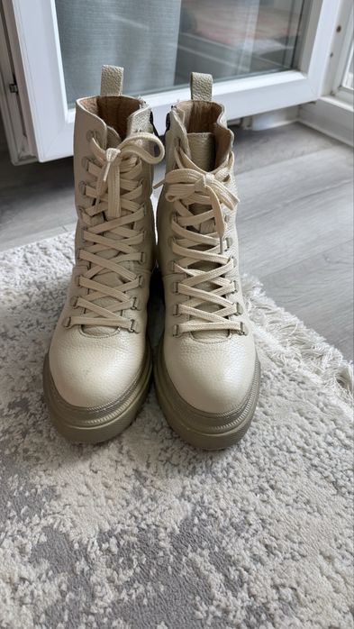 Продам ботинки осенние