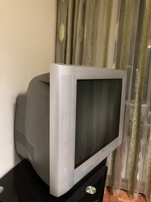 Телевизор с подставкой