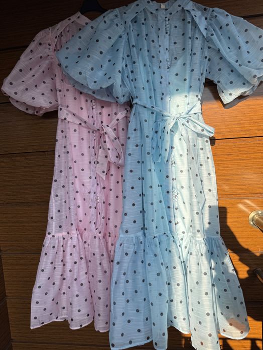 Уникални рокли на точки с буфан ръкав