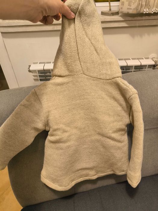 Пухкава жилетка Точици