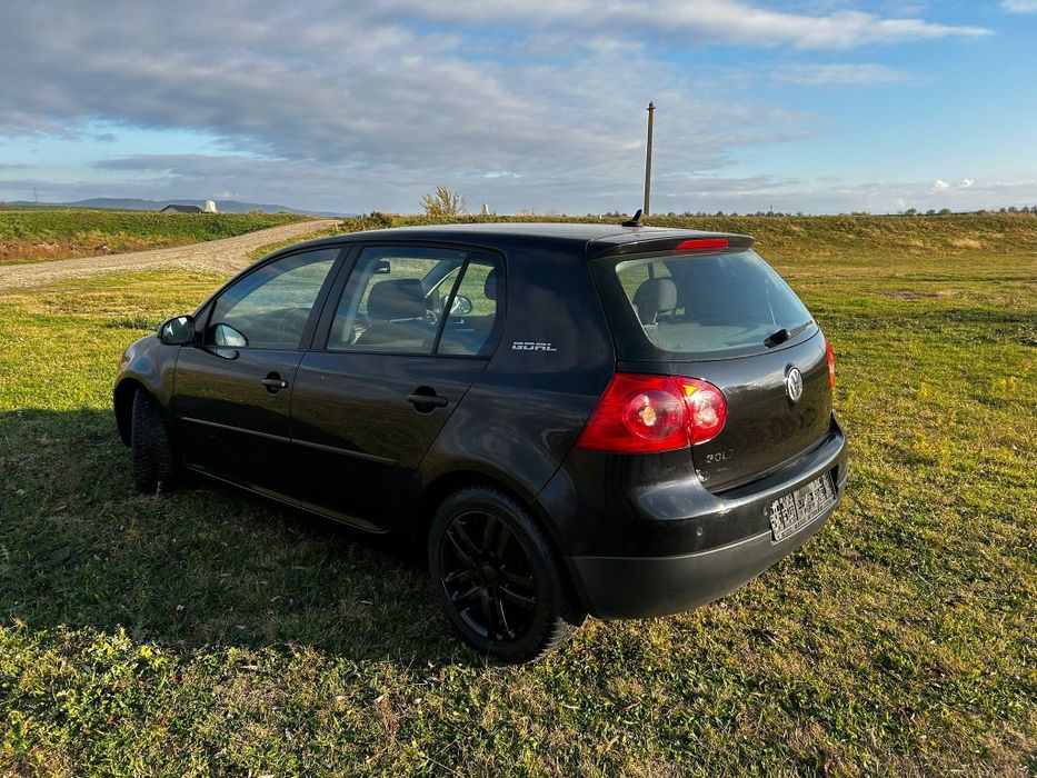 Volkswagen Golf 5 variante auto

 2350 Euro

1.6 benzina

An fabricați