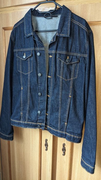 Geaca de blugi ca nouă purtata de cîteva ori este potrivită pentru cineva cu  înalțimea de 1.75 .preț 80 llei prețul este fix