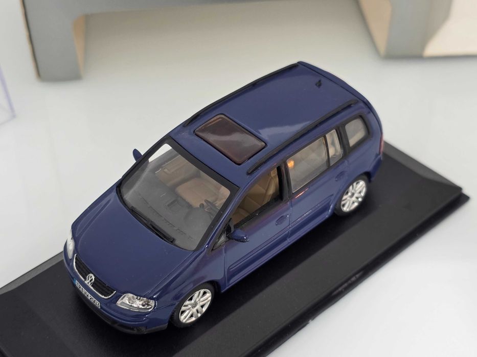 Macheta Auto 1/43 Minichamps Dealer Edition VW Volkswagen Touran