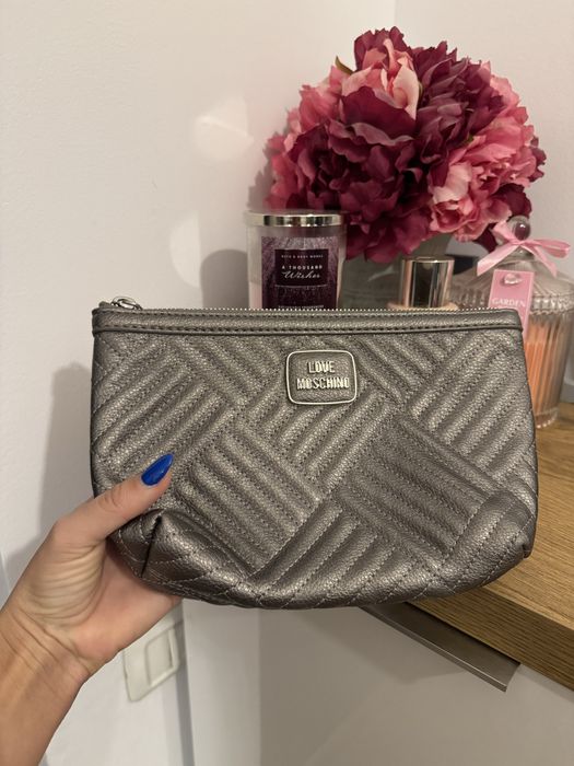 Vand geanta plic originala Love Moschino