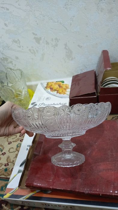 Bagema va xrustallar  sotiladi