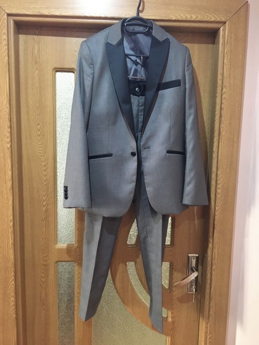 Costum mire Men’s Club