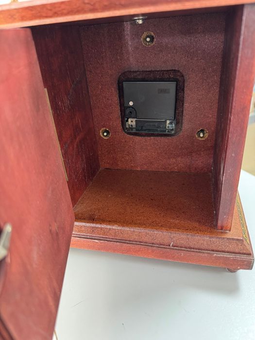 Часовник настолен немски