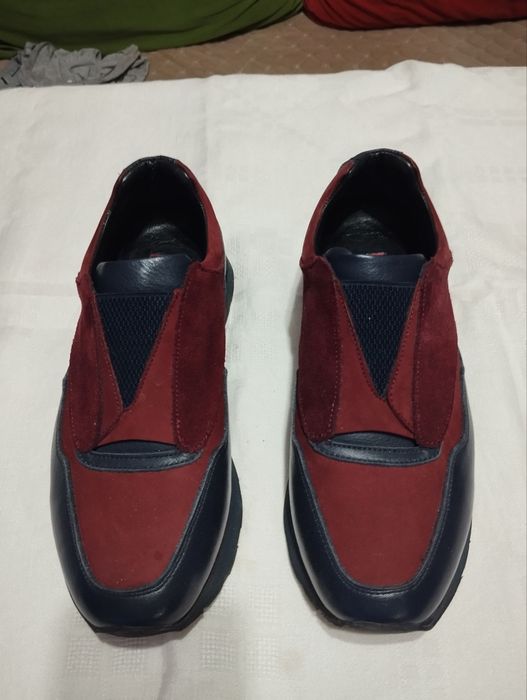 Продается мужская обувь 39 40 размера.