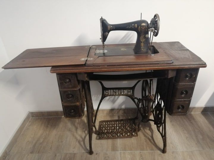 Masina cusut singer funcțională foarte veche