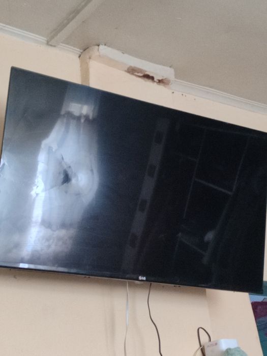 Продаётся телевизор на запчасти 43 диоганаль.