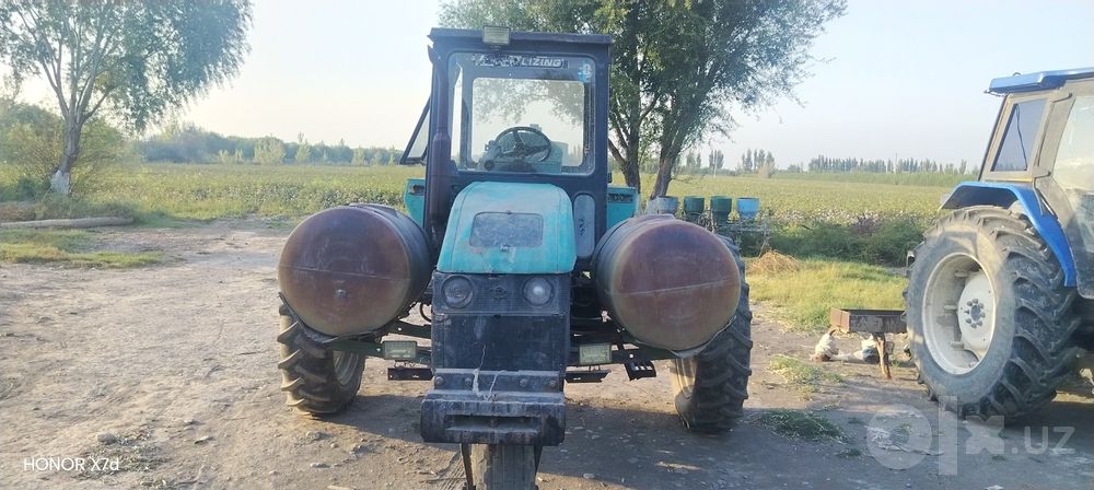 Traktor TTZ ovhisi bilan birga