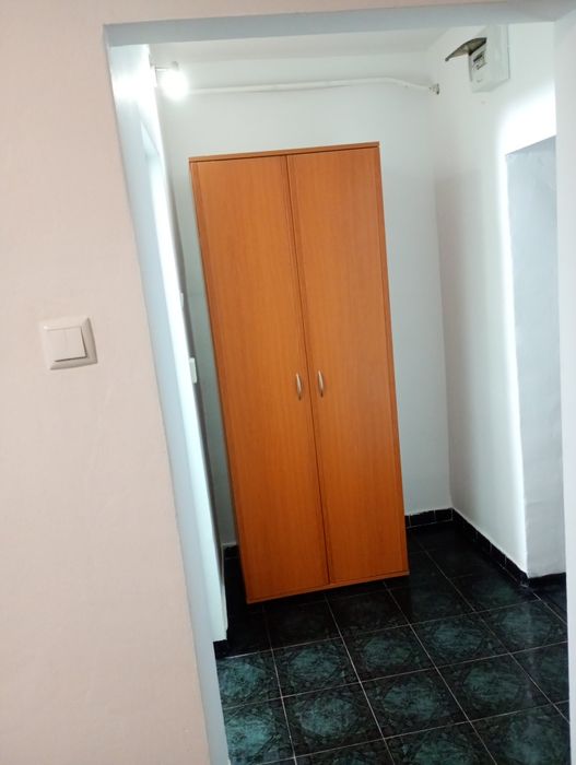 Închiriez garsoniera
