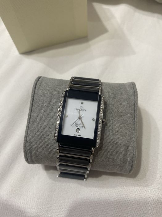 Часы от essence