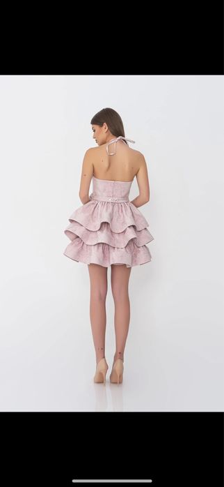 Продавам рокля на Junona