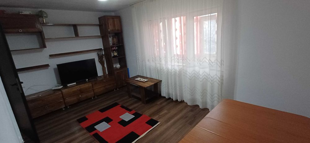 De inchiriat apartament 3camere