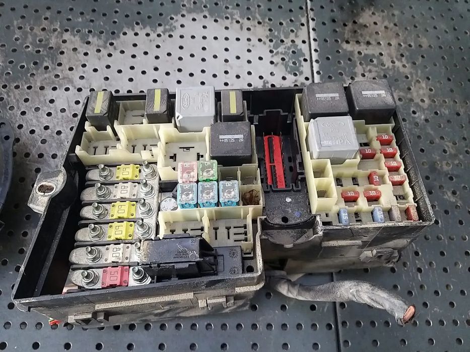 Panou tablou sigurante 1.8 tdci ford focus 2 3m5t14a067bc