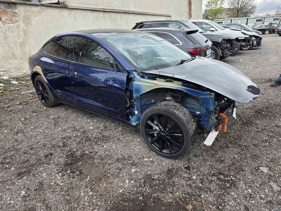 Tesla 3   -  21г. Цялаа за части