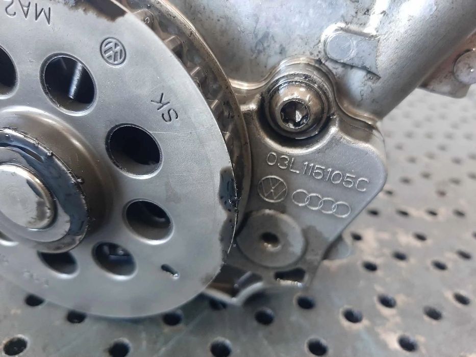 pompa ulei 1.6 tdi cay  vw passat b6 caddy 3 golf 6 audi a3 8p1 seat altea 5p ibiza 4  03l115105c