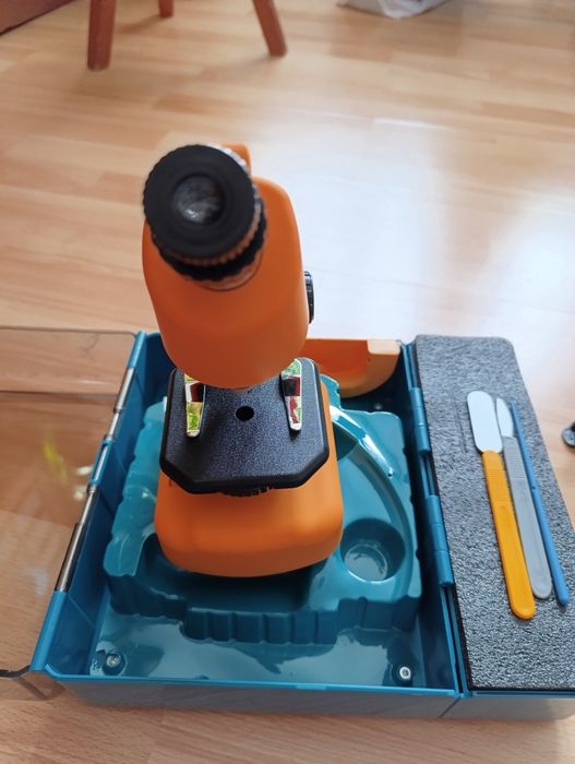 Microscop jucărie