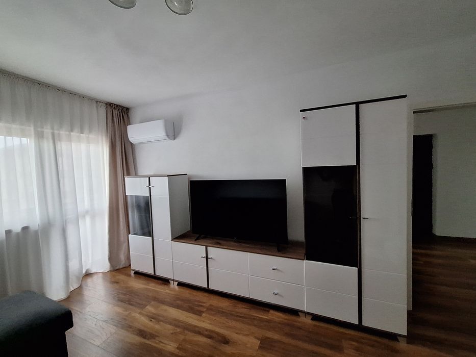 Vând living cu lumini led