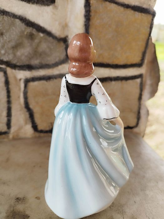 Ренесансово порцеланово момиче