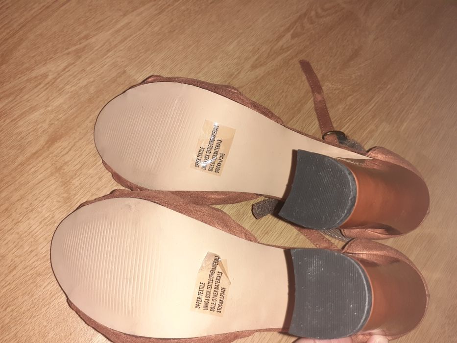 Sandale cu toc gros,marime 38