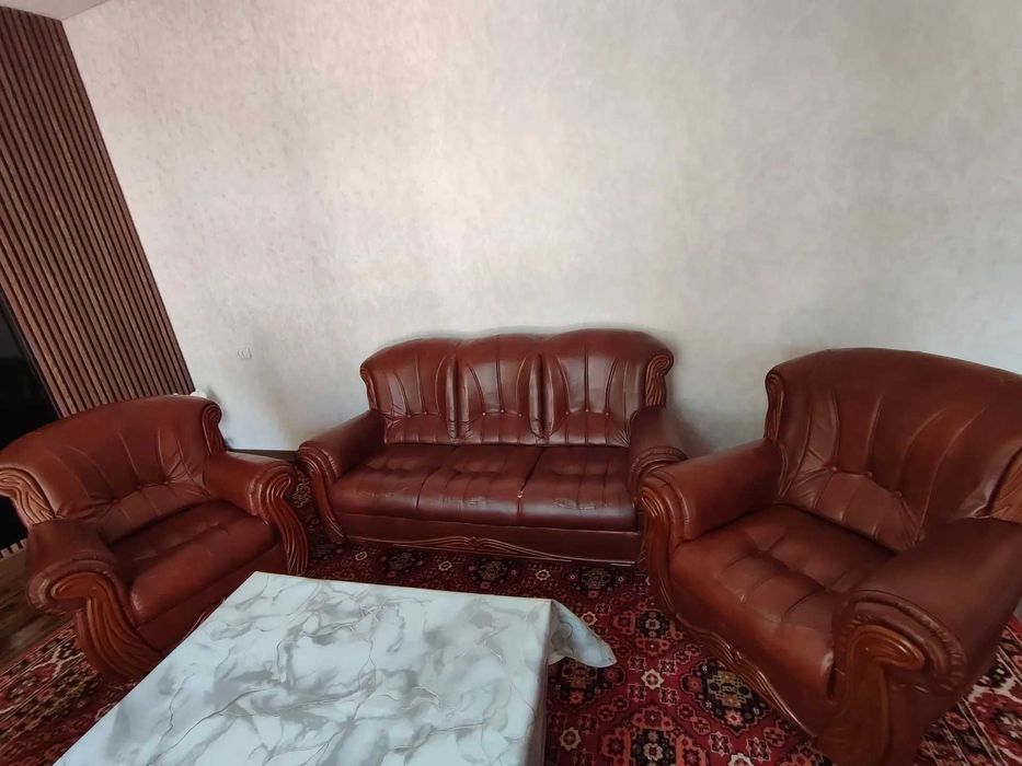 Кожаные диваны для гостиной