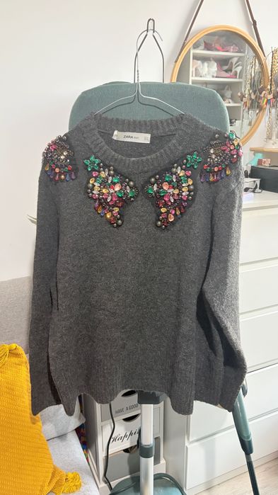 Pulover Zara gri închis m cu pietre impecabil