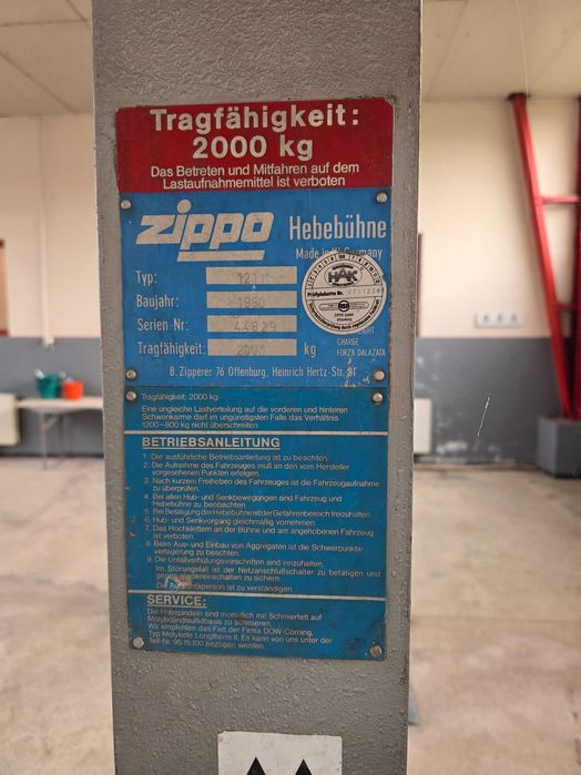Vând elevator auto ZIPPO, 2 coloane, capacitate 2.000 kg – fabricație germană