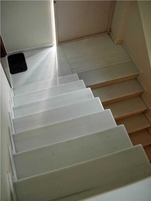 Marmura alba debitata la dimensiune