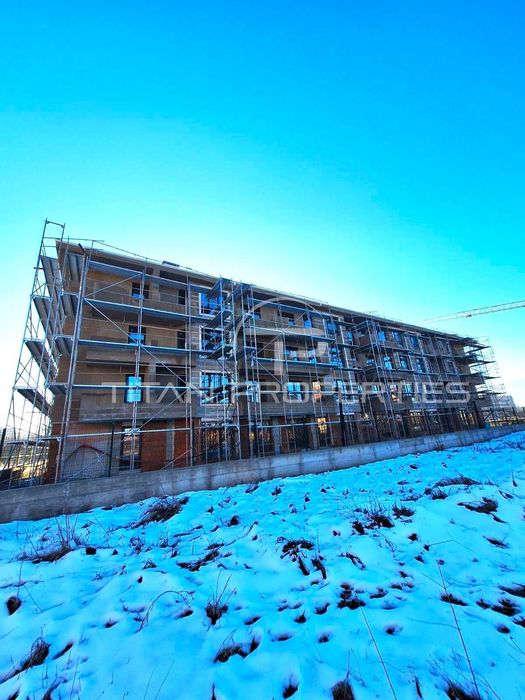 Продава се Тристаен апартамент в Пловдив, Остромила - 90 кв.м за 1578 €/кв.м - Снимка #1