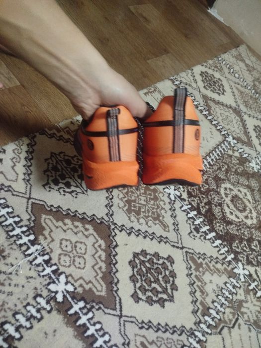 Мужские кроссовки новые