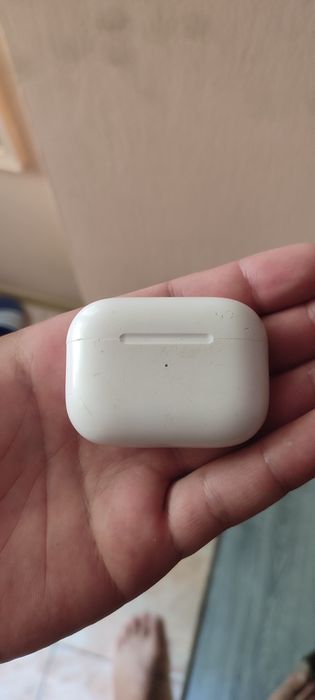 Buna ziua vând airpods pro 3  originale folosite livrare personala in Brăila