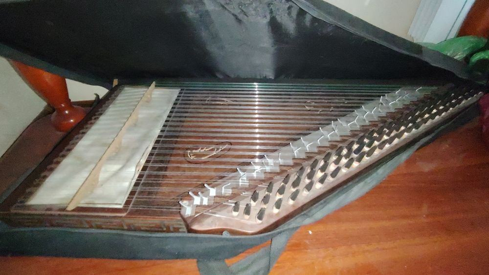 Musiqa asboblari sotiladi