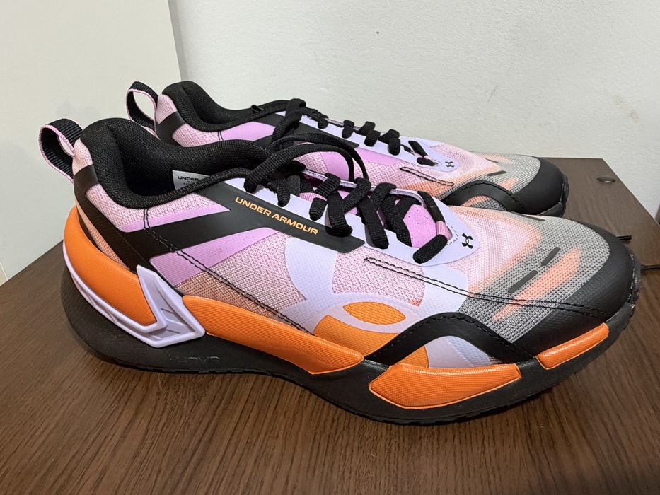 Adidasi Under Armour noi Reign XT