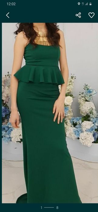 Вечернее платье в изумрудном цвете