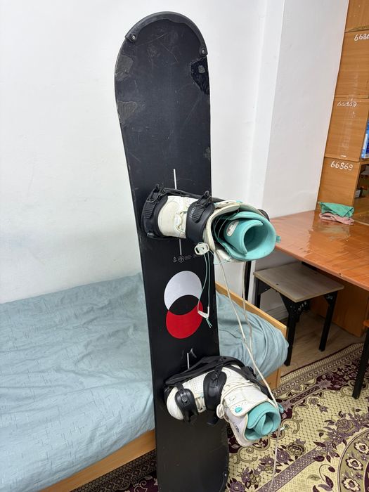 Сноуборд сатылады