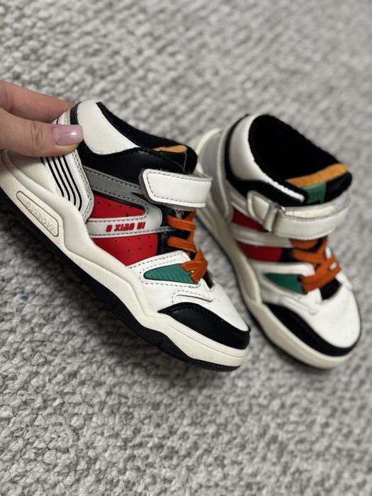 Кроссовки для мальчика и девочки