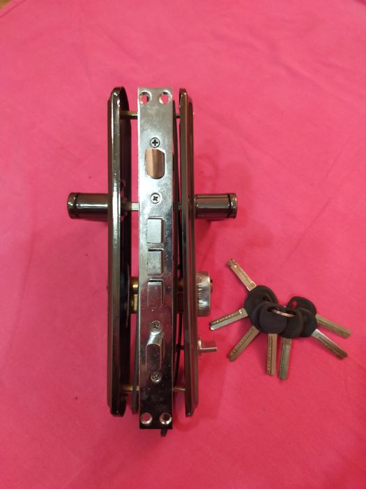 Замок для металлических дверей
