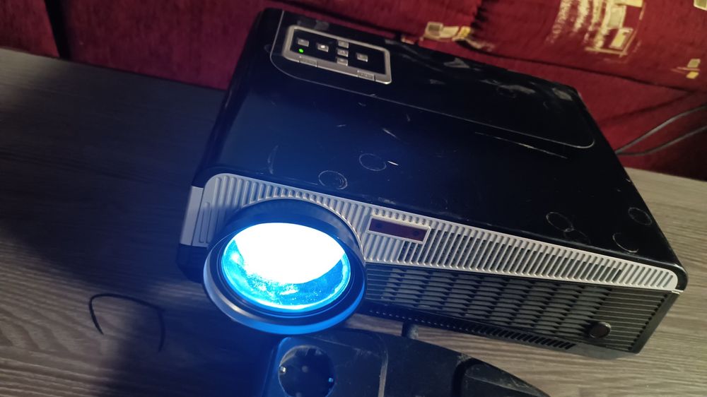Проектор. Б/у. Работает