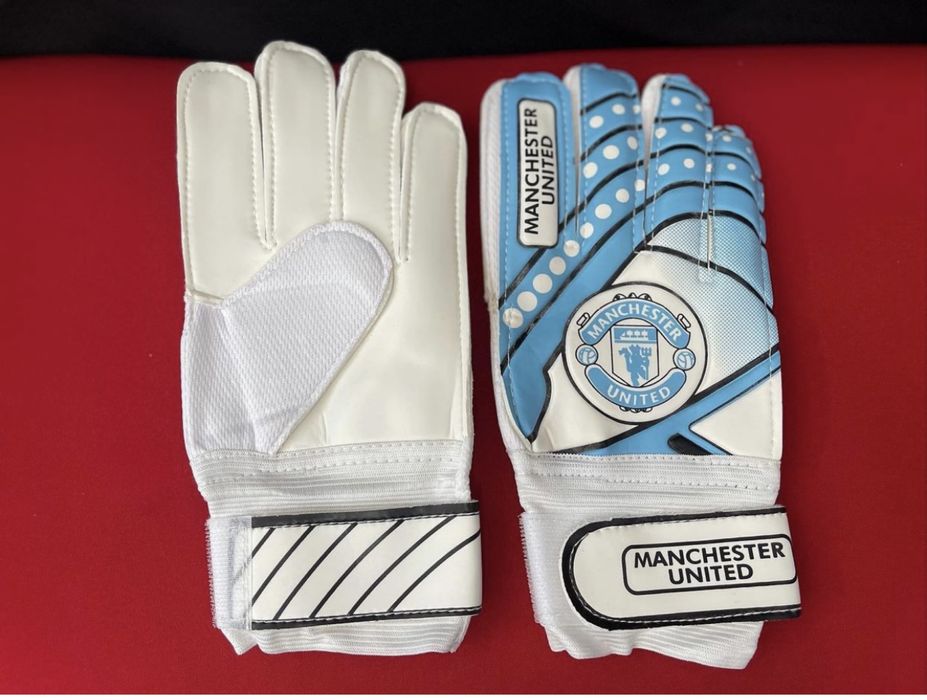 Вратарские перчатки