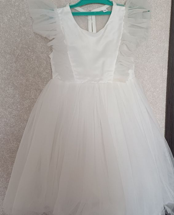 Продается платье на 110,120см