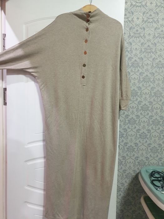 Продаю женское платье.