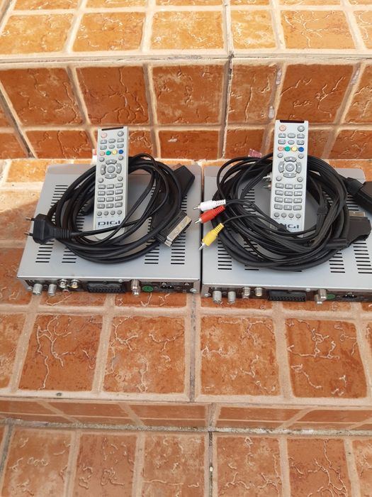 Antena parabolica+ 2 satellite receiver Digi